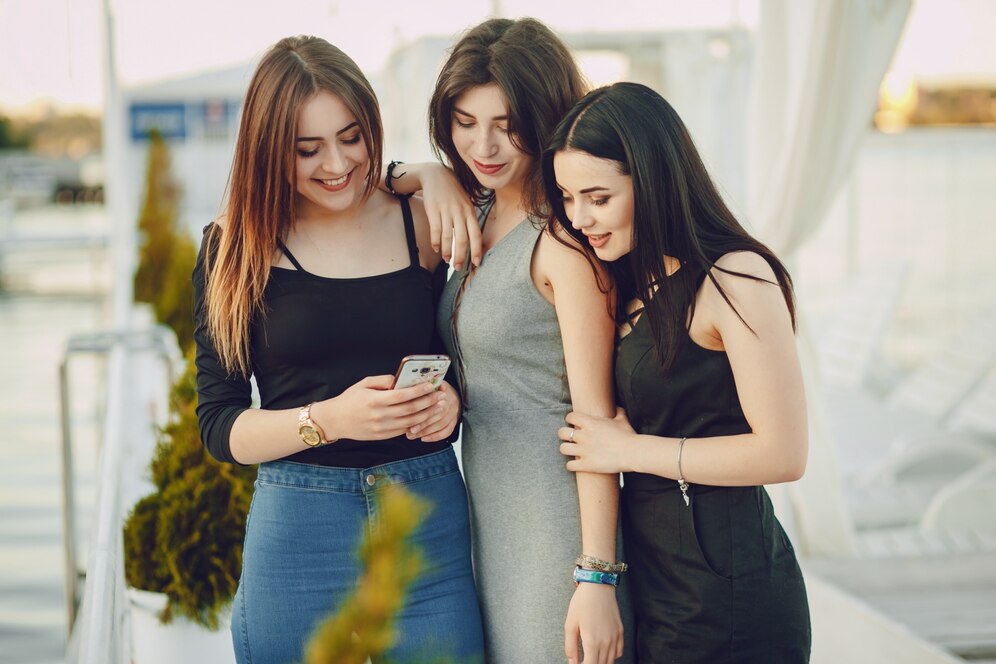 social-media-girls